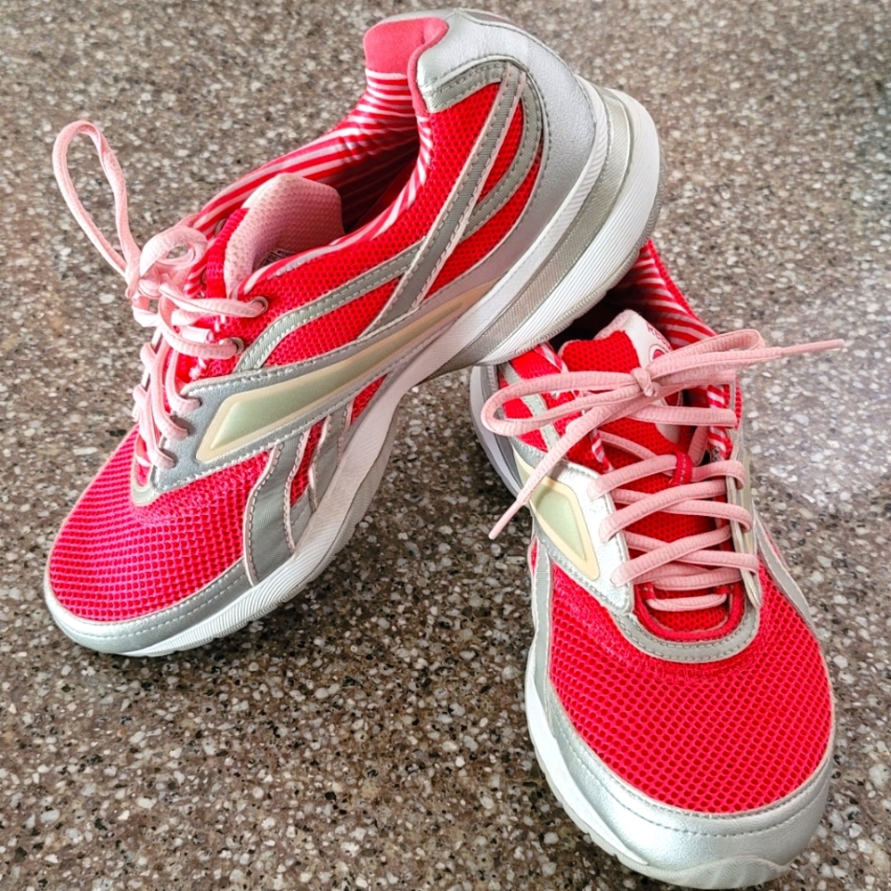 Reebok Easy Tone Size 9